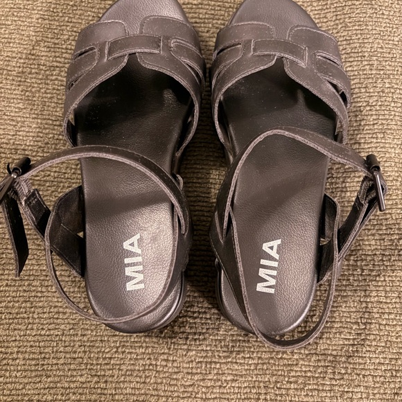 MIA Kenedi Platform Sandals - Picture 7 of 8